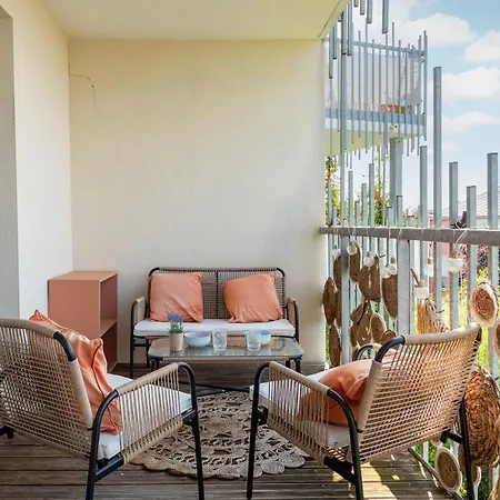 Apartament T3 Avec Terrasse Et Parking, A Proximite De L'aeroport Et D'airbus *