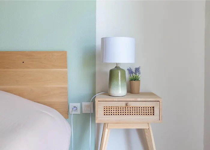 Apartman T3 Avec Terrasse Et Parking, A Proximite De L'aeroport Et D'airbus