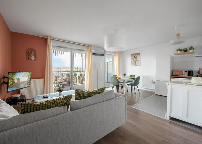 Apartman T3 Avec Terrasse Et Parking, A Proximite De L'aeroport Et D'airbus