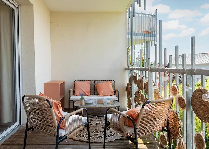 Apartman T3 Avec Terrasse Et Parking, A Proximite De L'aeroport Et D'airbus *