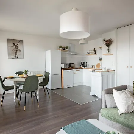 Apartament T3 Avec Terrasse Et Parking, A Proximite De L'aeroport Et D'airbus