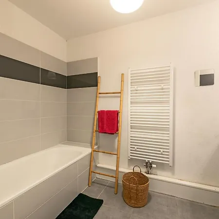 T3 Avec Terrasse Et Parking, A Proximite De L'aeroport Et D'airbus